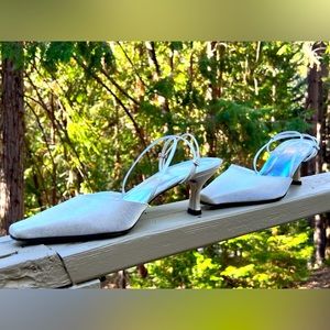 Stuart Weitzman kitten heel size 8.5.